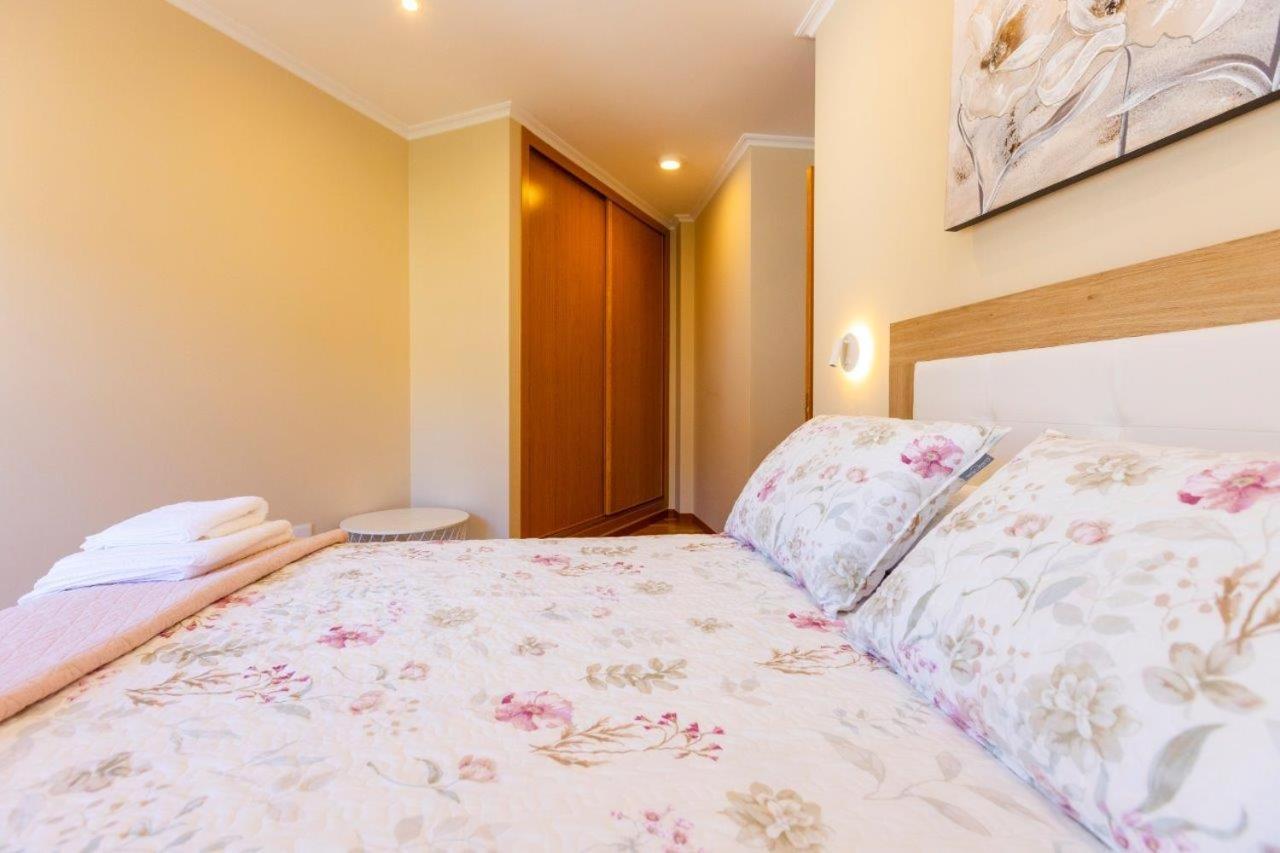 Apartamentos Riamar 2 Рибадео Екстериор снимка