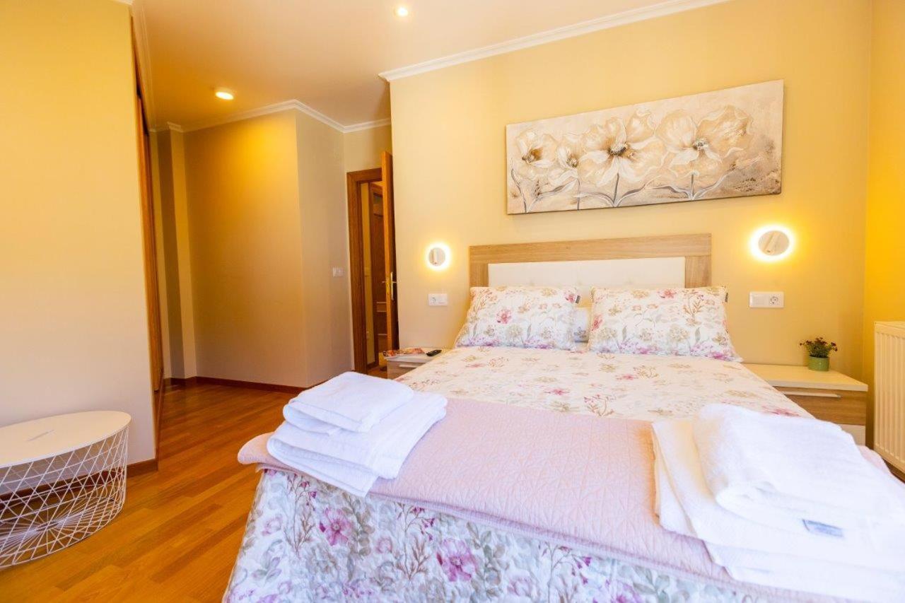 Apartamentos Riamar 2 Рибадео Екстериор снимка