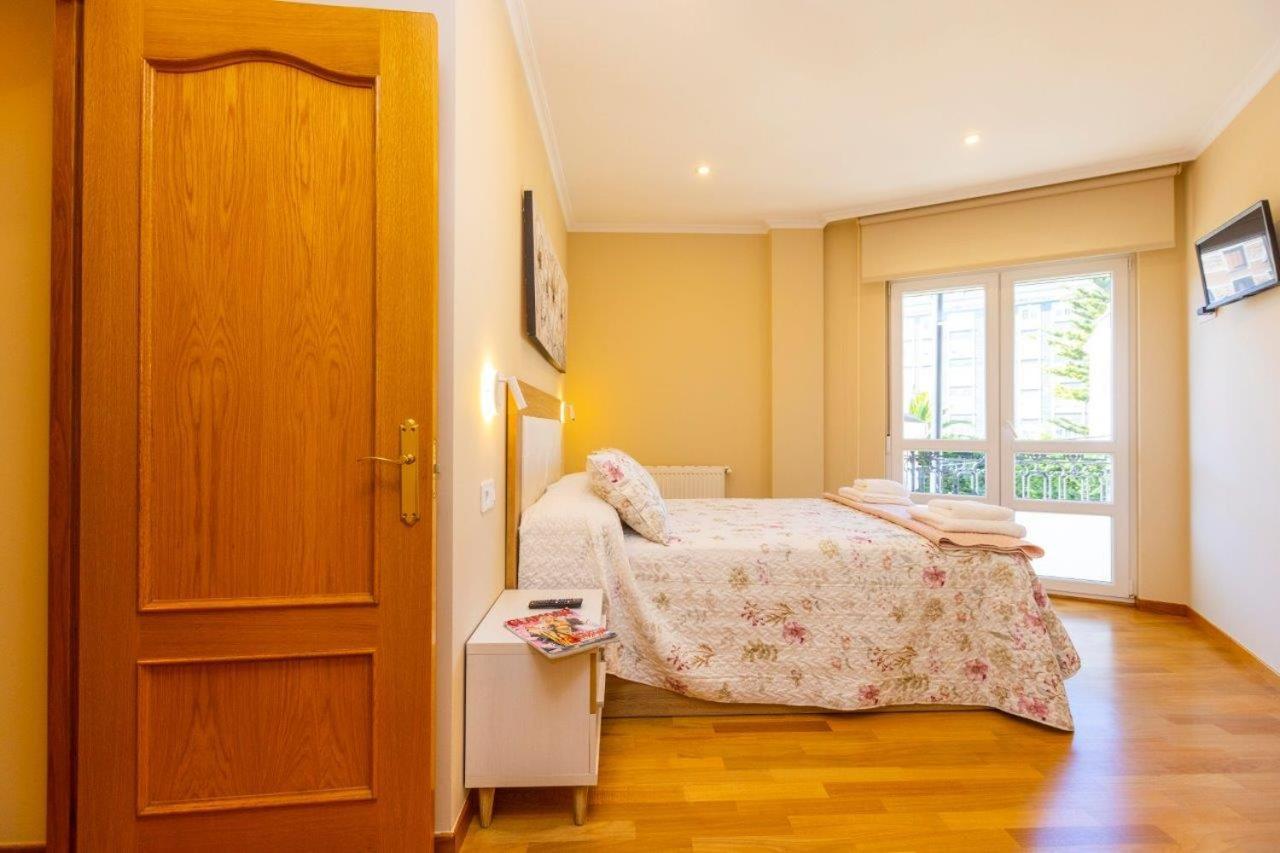 Apartamentos Riamar 2 Рибадео Екстериор снимка