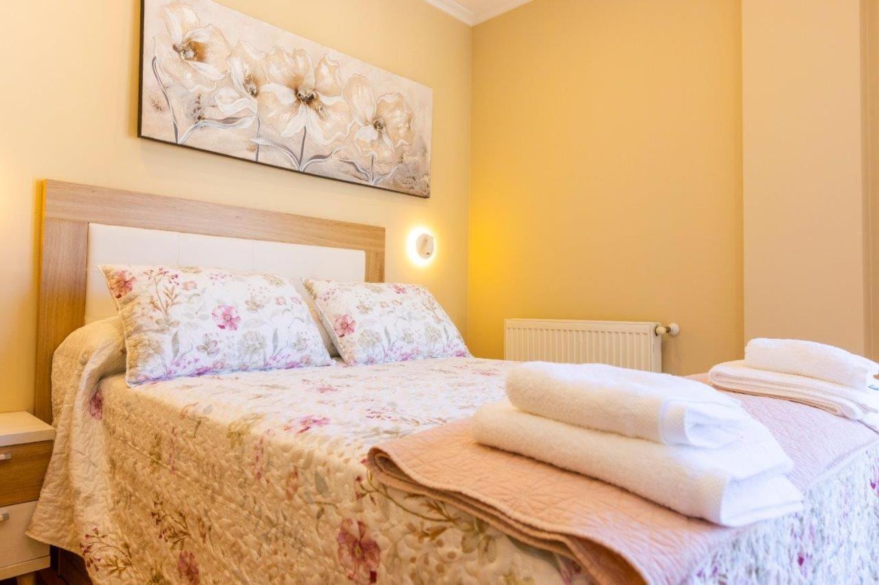 Apartamentos Riamar 2 Рибадео Екстериор снимка